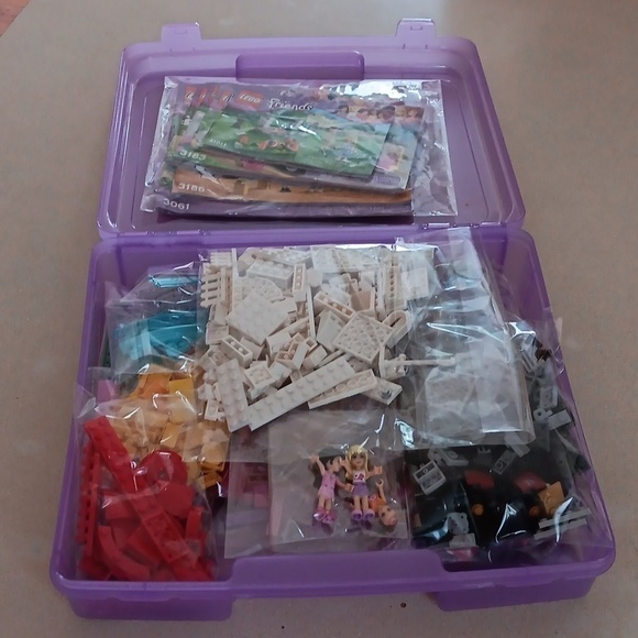 Friends Beauty of Building Case and Legos - Picture 2 of 13
